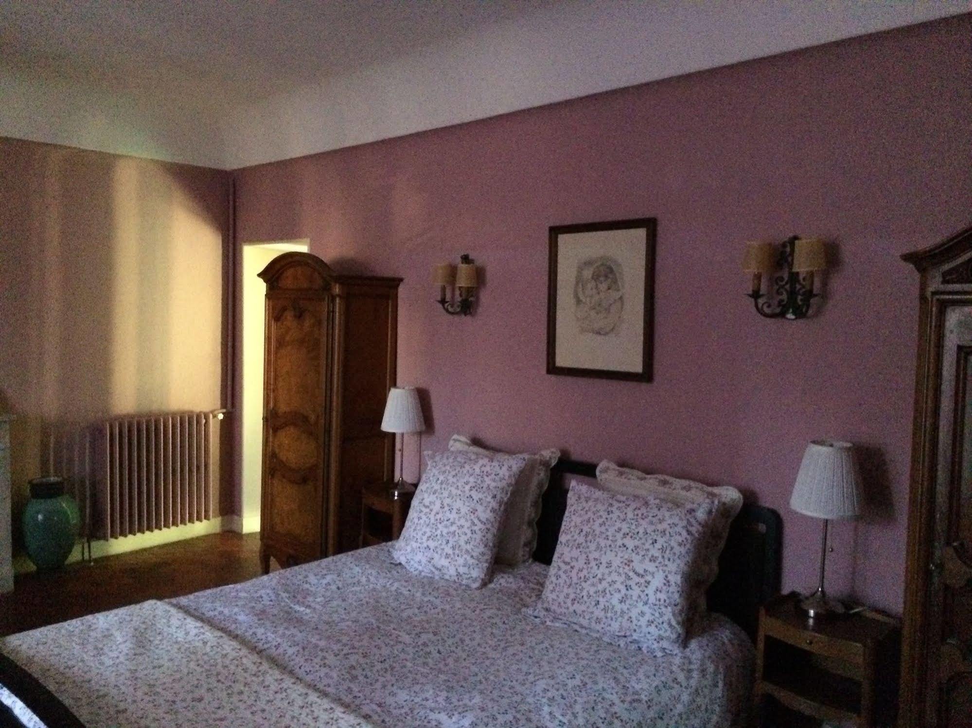 Couette-café Roumanille 3*